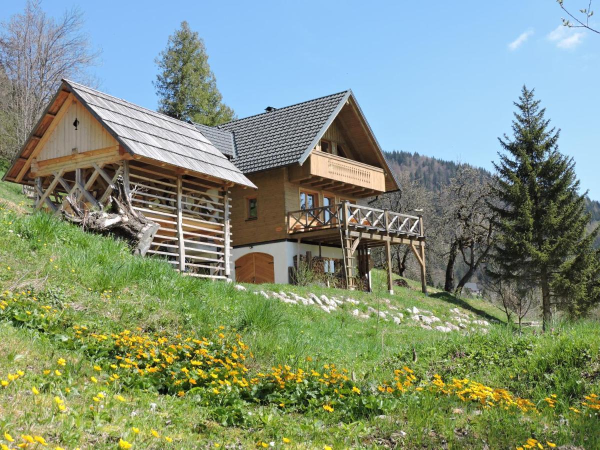 Podjelje Villa Luaran gambar