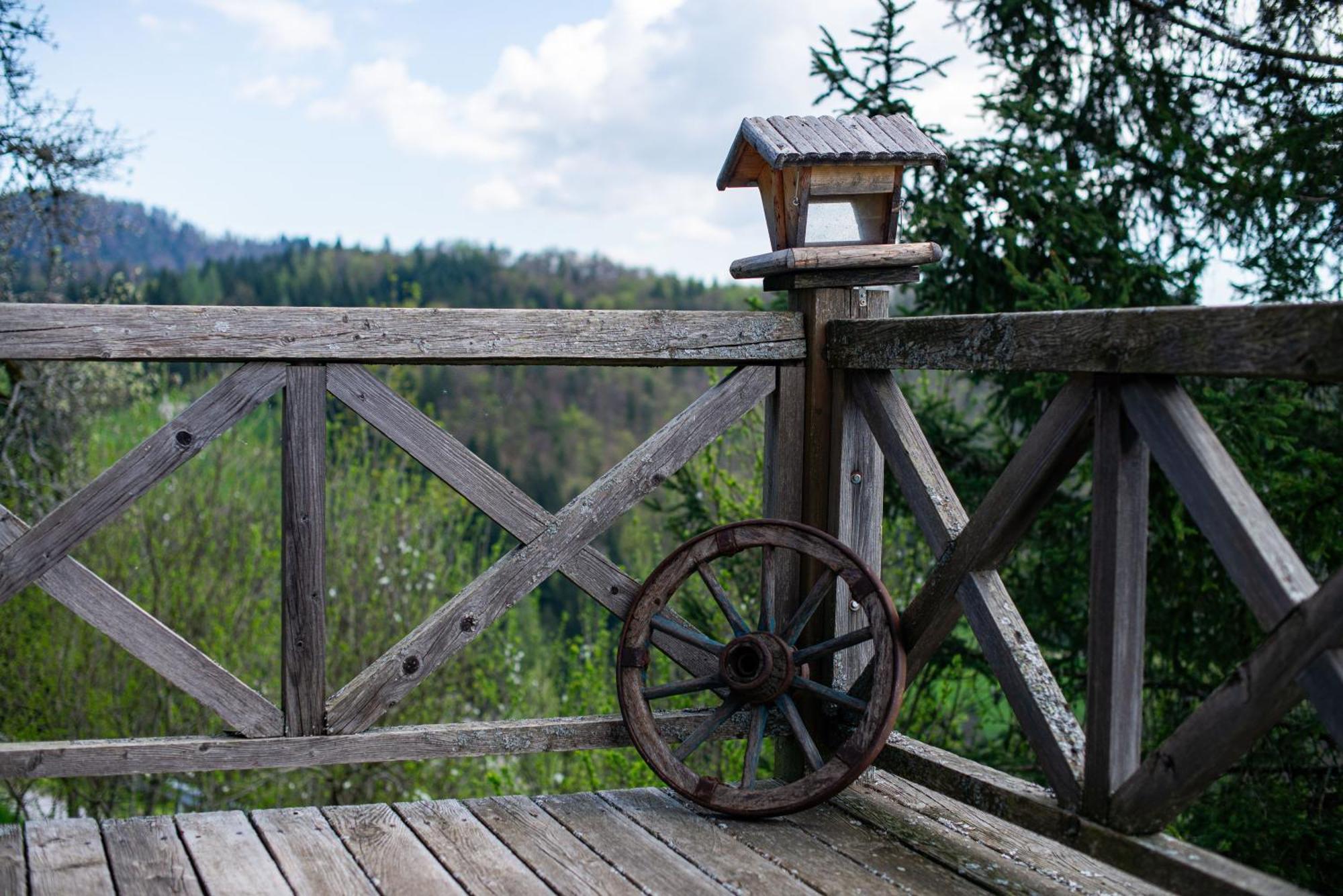 Podjelje Villa Luaran gambar