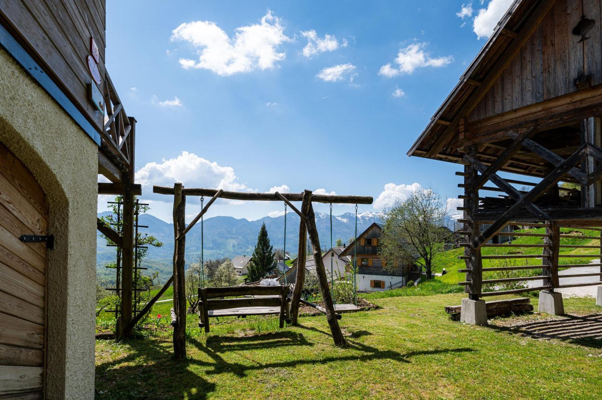 Podjelje Villa Luaran gambar
