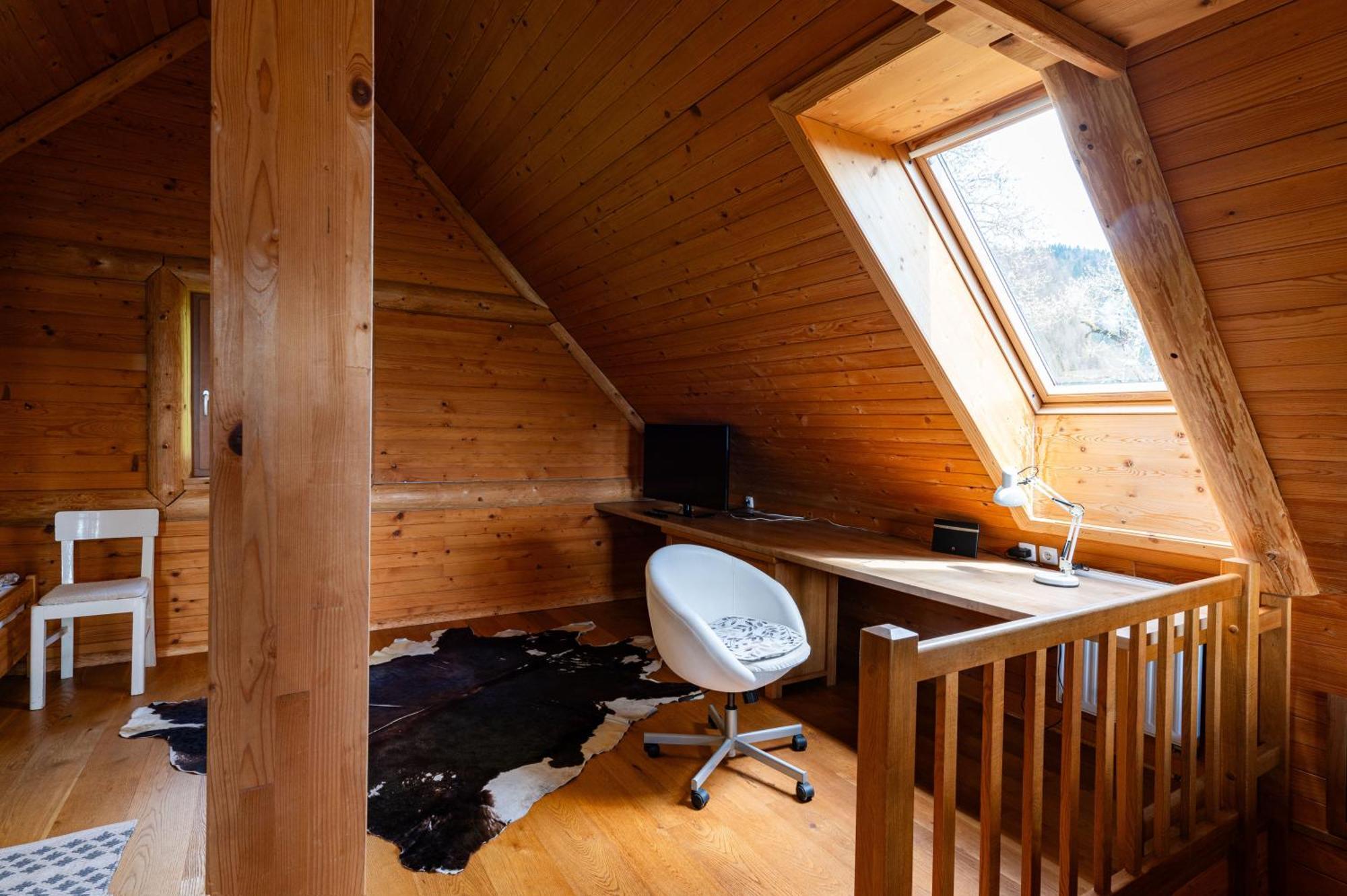 Podjelje Villa Luaran gambar