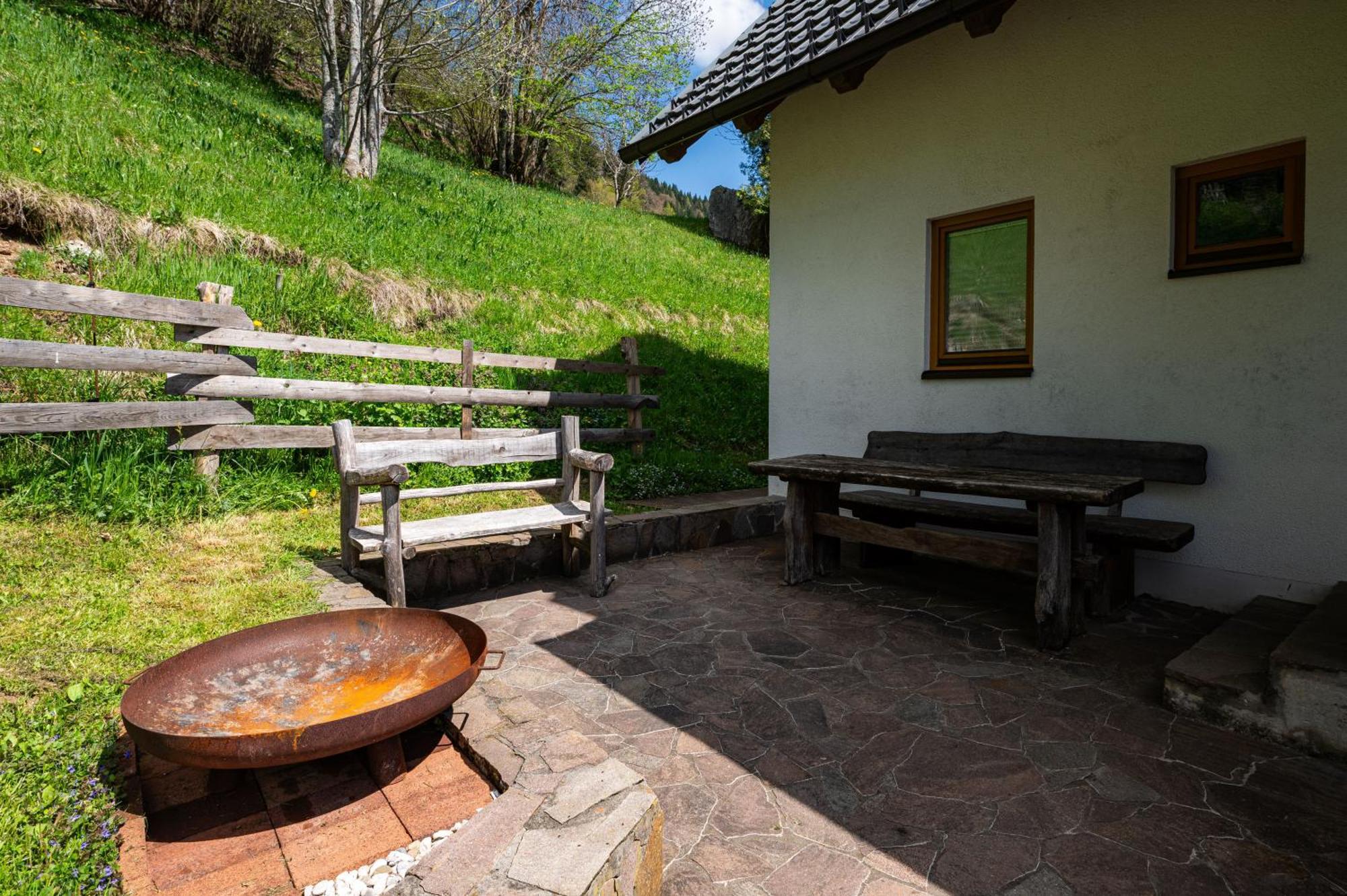 Podjelje Villa Luaran gambar