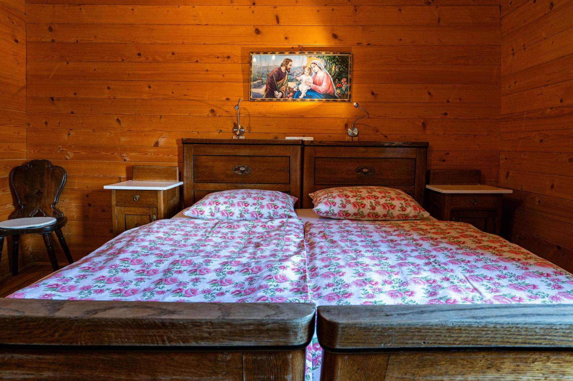 Podjelje Villa Luaran gambar