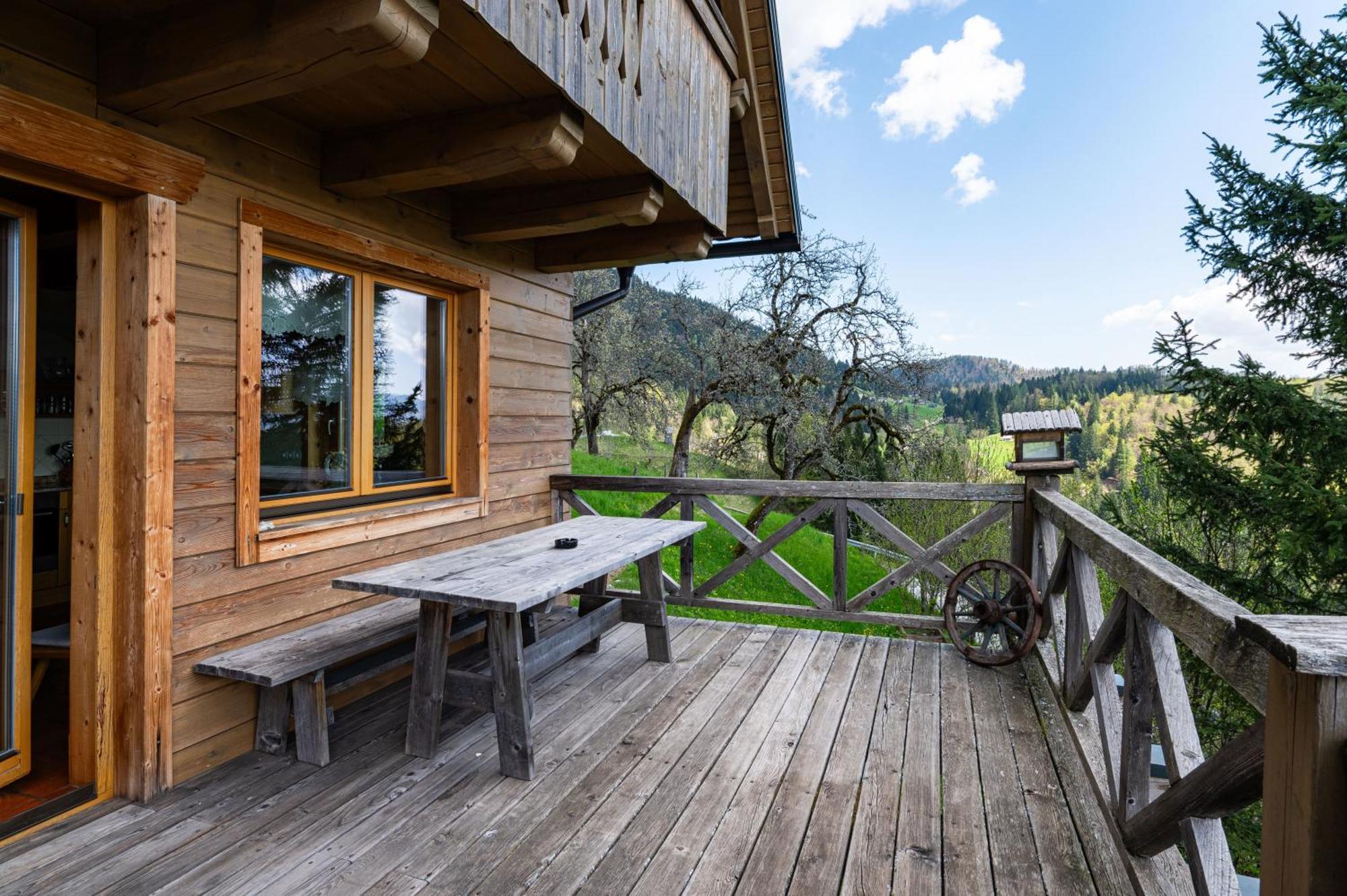 Podjelje Villa Luaran gambar