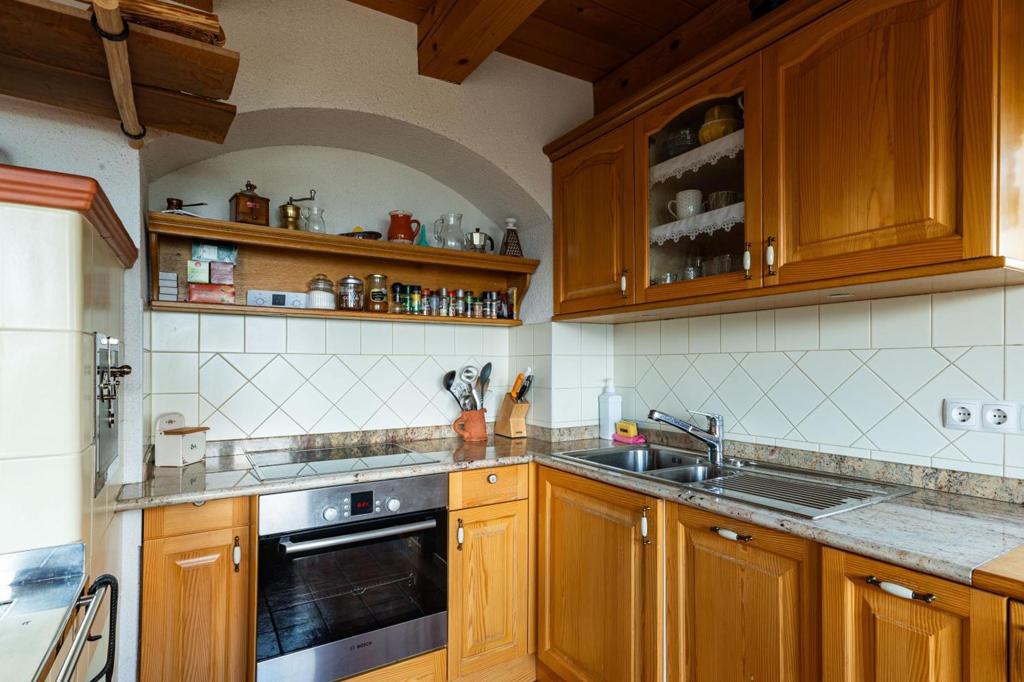 Podjelje Villa Luaran gambar