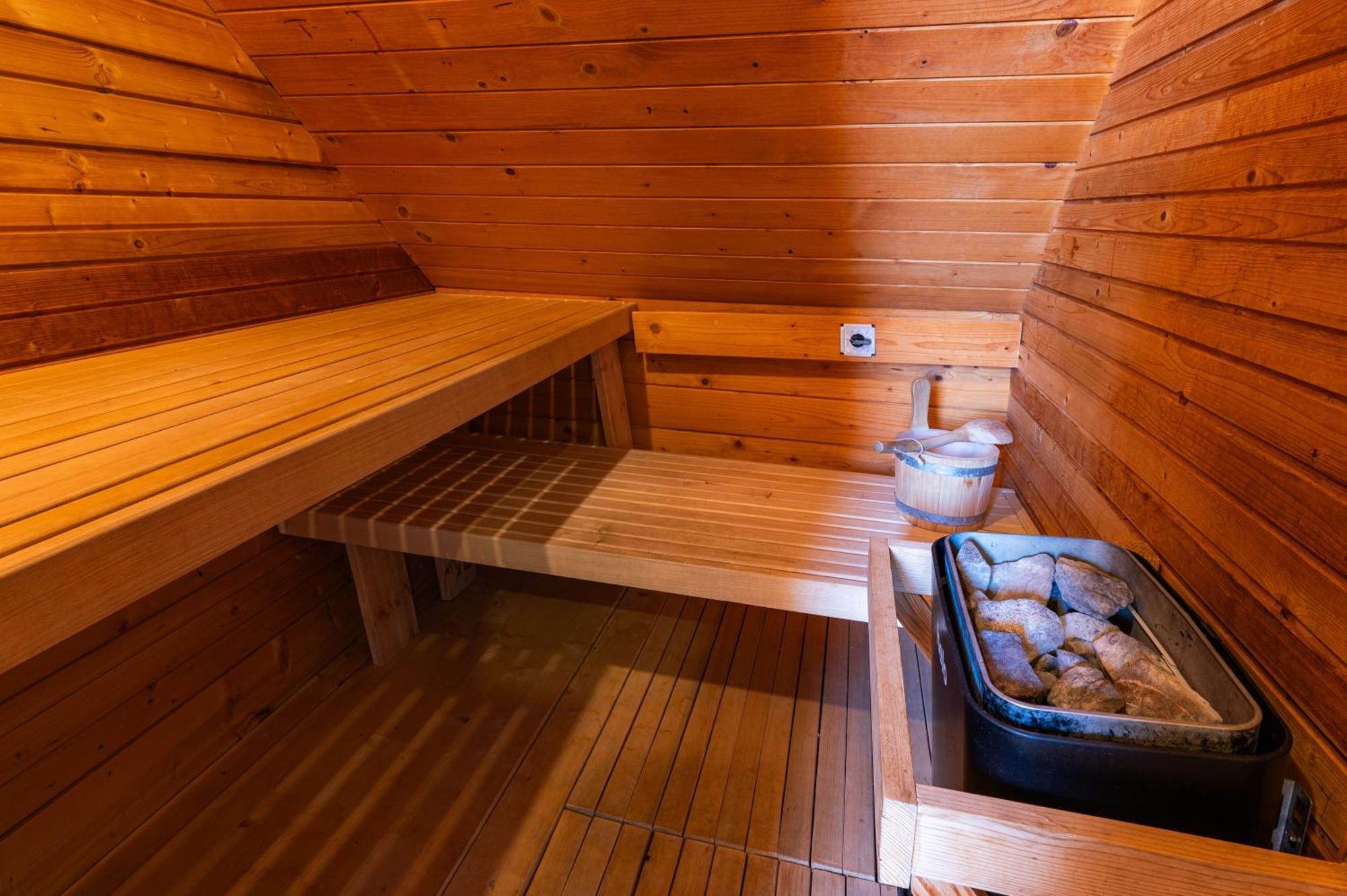 Podjelje Villa Luaran gambar