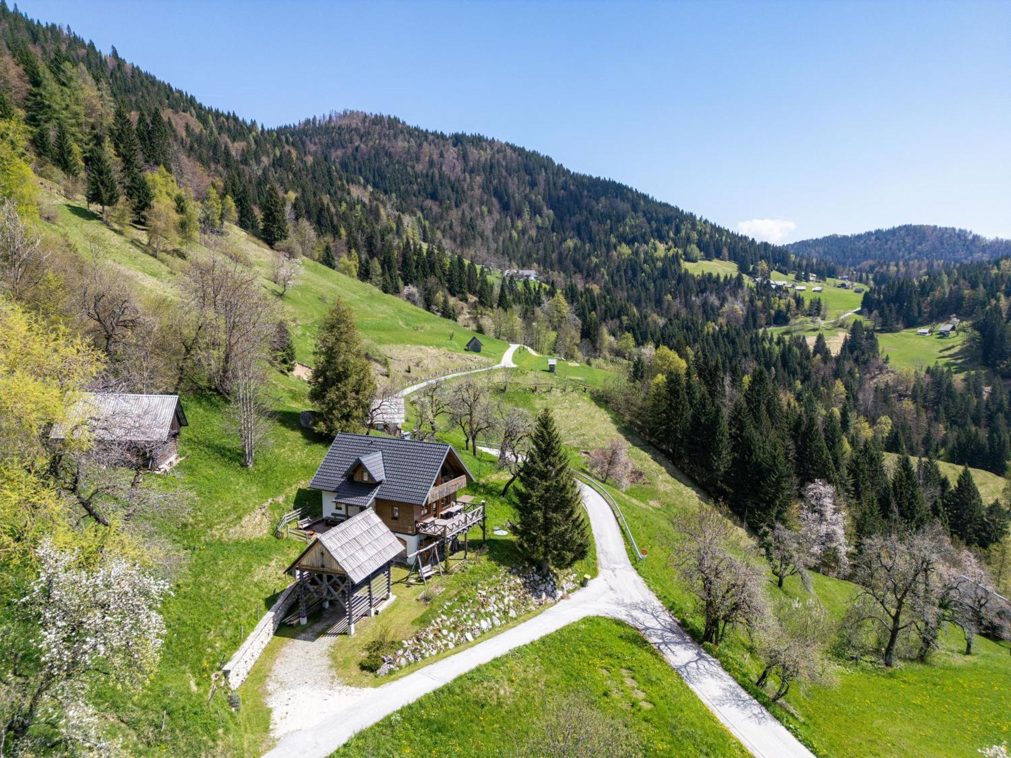 Podjelje Villa Luaran gambar